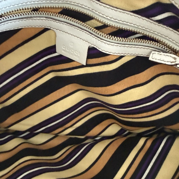 Gucci Off-White Leather Shoulder Bag with Gold Accents - Picture 8 of 11